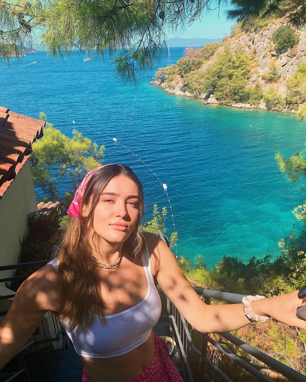 Zehra Güneş dekolteli fotoğraf paylaştı, sosyal medya yıkıldı! Yüz binlerce kez beğenildi, herkesi kendine hayran bıraktı 19